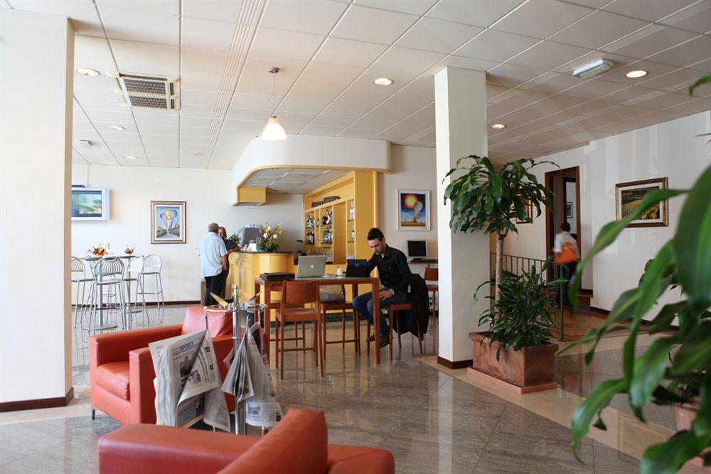 Euro Hotel Cascina Bagian luar foto